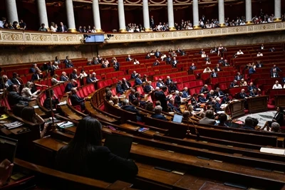 O Senado francês bloqueia a proibição de renováveis, mas o debate sobre polít...